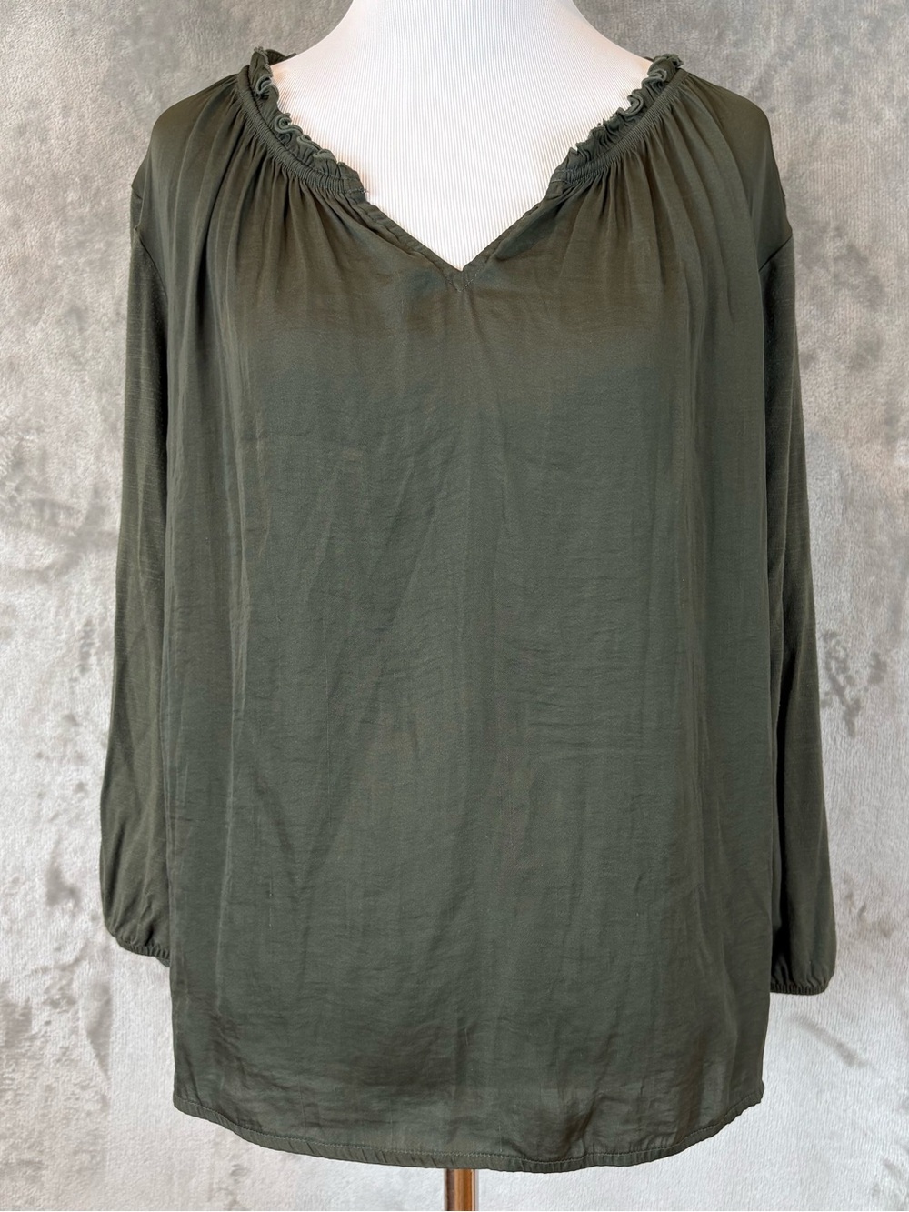 Chico’s Women's Olive Green V-Neck Mixed Media Long Sleeve Top Blouse Sz 2